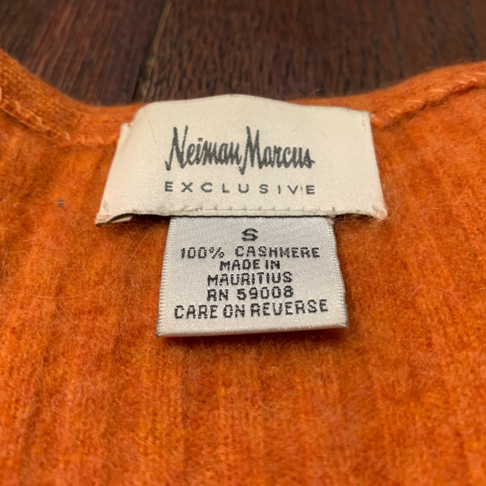 Neiman Marcus Cashmere Sweater - Picture 3 of 6